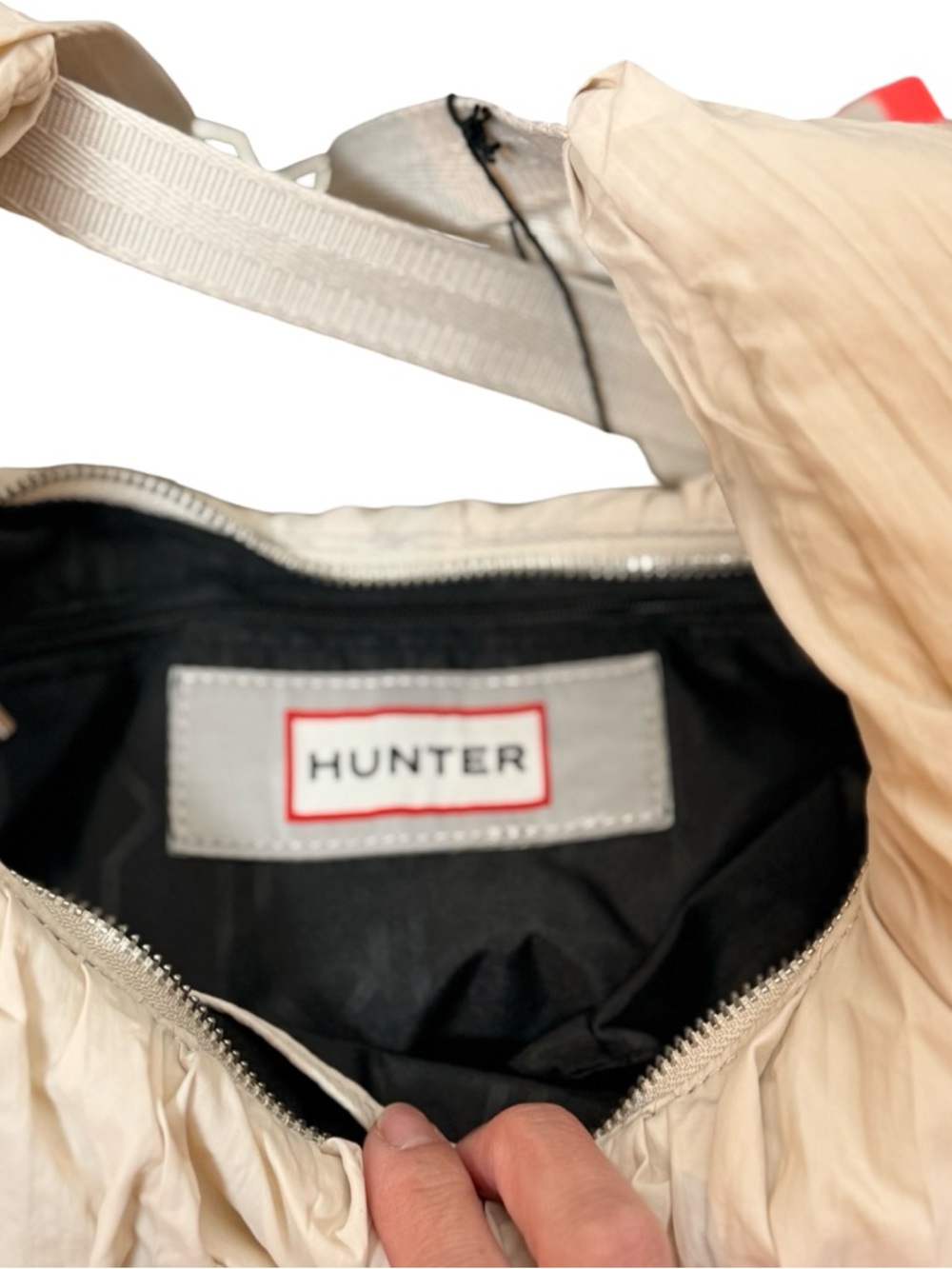 Hunter Crescent Bag Oyster Ruched Puffer Shoulder Bag Adjustable Strap NWT - Picture 5 of 8